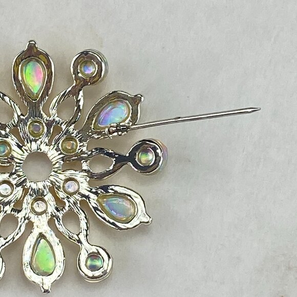 Vintage Trifari Snowflake Brooch Christmas Pin - Picture 6 of 8